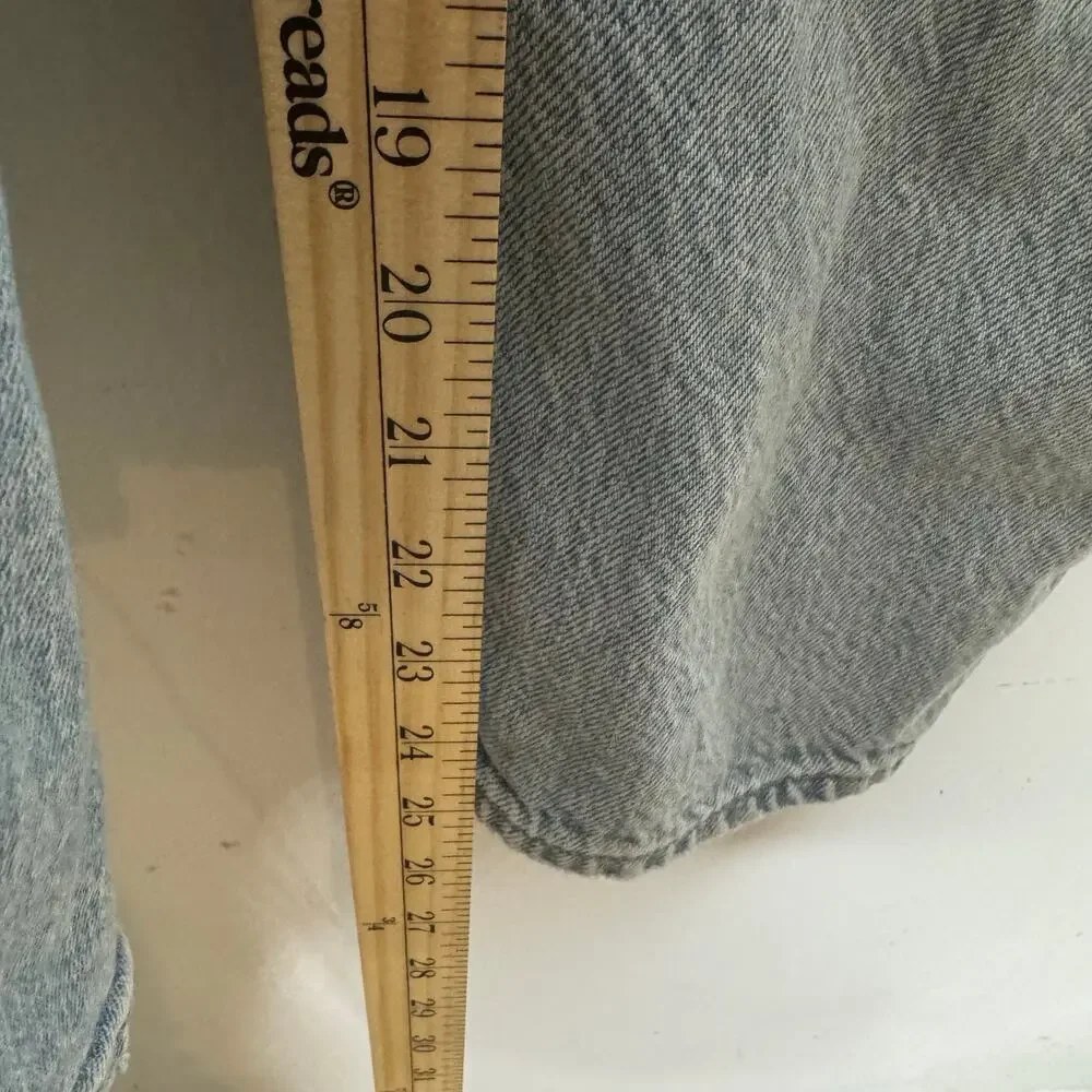 American Eagle Strigid Mom Jeans Women’s‎ Size 16 Short High Rise Light Wash
